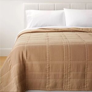 NWT King Waffle Matelasse Quilt Camel - Threshold designed with Studio McGee